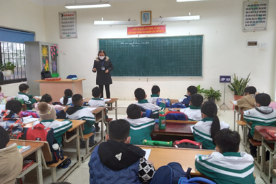 Huyện Mê Linh: Học sinh tiểu học và lớp 6 hân hoan tới trường học