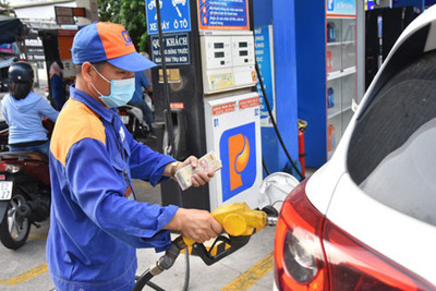 Giá xăng dầu “phi mã”: Sức ép hồi phục kinh tế