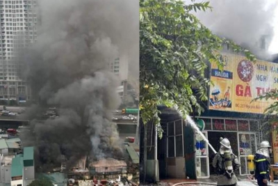 Ngăn cháy lan kịp thời vụ hỏa hoạn lớn trên đường Nguyễn Xiển