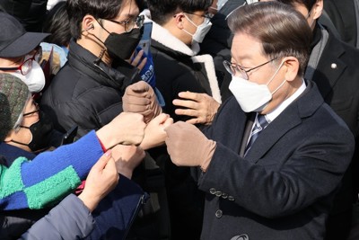 Bầu cử Hàn Quốc: Gay cấn với lời đề nghị "liên thủ" đáng chú ý