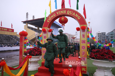 Huyện Ba Vì: 234 tân binh hào hứng lên đường nhập ngũ