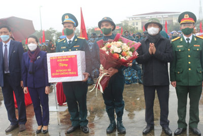186 tân binh huyện Mê Linh lên đường nhập ngũ