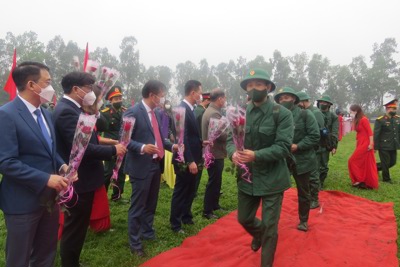 165 thanh niên huyện Phú Xuyên phấn khởi lên đường nhập ngũ