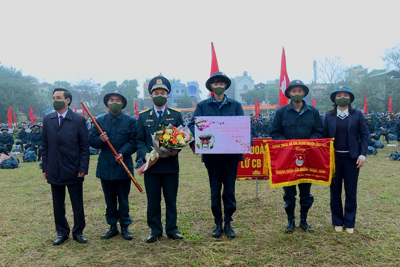 186 tân binh huyện Ứng Hòa lên đường nhập ngũ