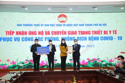 Hà Nội tiếp nhận ủng hộ trang thiết bị y tế  của 2 tập đoàn