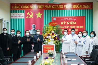 Chủ tịch HĐND TP Nguyễn Ngọc Tuấn thăm, chúc mừng Bệnh viện Bắc Thăng Long