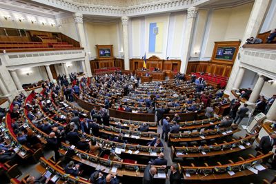 Ukraine ban bố tình trạng khẩn cấp, kêu gọi công dân khẩn trương rời Nga