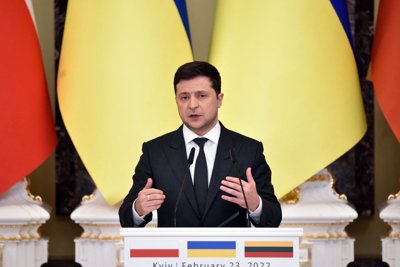 Tổng thống Ukraine kêu gọi người dân bình tĩnh, ban hành lệnh thiết quân luật