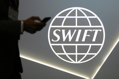 Các nước đồng minh phương Tây gạt ngân hàng Nga ra khỏi mạng thanh toán SWIFT