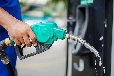 Giá xăng dầu “căng như dây đàn”, Bộ Tài chính tính chuyện giảm thuế 