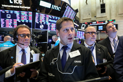 Chứng khoán Mỹ: Nhà đầu tư ồ ạt bán tháo, Dow Jones sụt gần 800 điểm