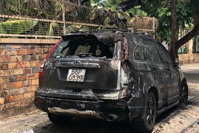 TP Hồ Chí Minh: 3 xe ô tô bị đốt cháy trong đêm