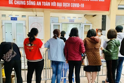 Quận Thanh Xuân: Huy động các lực lượng hỗ trợ trạm y tế cấp giấy xác nhận F0