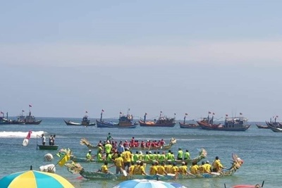 Quảng Ngãi: Sôi nổi hội đua thuyền truyền thống ở làng biển