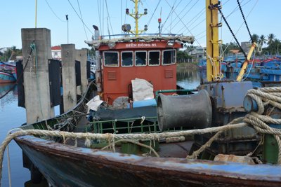 Tàu vỏ thép đầu tiên ở Quảng Ngãi bán đấu giá vì nợ nần