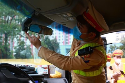 Lắp camera giám sát trên ô tô: Thay đổi thói quen xấu của tài xế