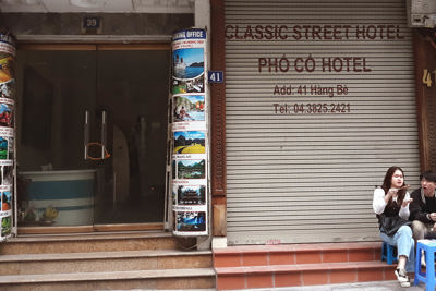 Hà Nội: Mở cửa du lịch, nhiều khách sạn vẫn "cửa đóng then cài"