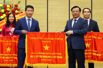  Quận Hoàn Kiếm vinh dự nhận Cờ thi đua của Chính phủ