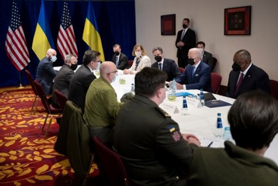 Tổng thống Biden gặp quan chức cấp cao Ukraine, cam kết hỗ trợ an ninh