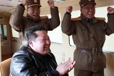 Ông Kim Jong-un: Triều Tiên sẽ tiếp tục phát triển vũ khí