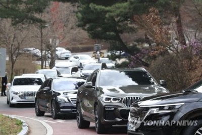 Son Ye-jin-Hyun Bin tung ảnh cưới, dàn xe sang xếp hàng dự siêu đám cưới