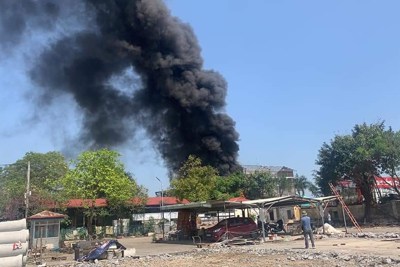 Cháy lớn tại công trường xây công viên gần Cung thiếu nhi Hải Phòng
