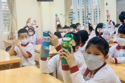 Quận Thanh Xuân: Học sinh tiểu học, lớp 6 phấn khởi trở lại trường