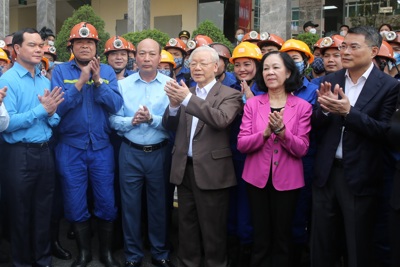 Tổng Bí thư Nguyễn Phú Trọng thăm công nhân Công ty Cổ phần Than Vàng Danh
