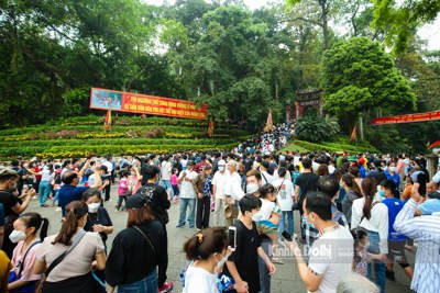 200 nghìn lượt khách về trẩy hội đền Hùng vào ngày 10/3 âm lịch