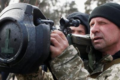 Anh sẽ huấn luyện binh sĩ Ukraine học lái thiết giáp