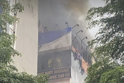 Dập tắt đám cháy lớn tại phường Thổ Quan, quận Đống Đa