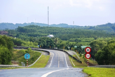 Cao tốc xuyên vườn quốc gia Bạch Mã có gì đặc biệt?