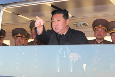Triều Tiên thử lên lửa dẫn đường kiểu mới, ông Kim Jong-un giám sát
