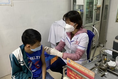 Huyện Phú Xuyên triển khai tiêm vaccine phòng Covid-19 cho 1.800 học sinh lớp 6