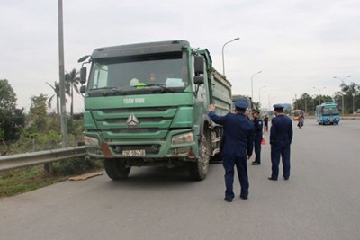 Hà Nội xử phạt hơn 2.400 trường hợp xe quá tải trong 3 tháng đầu năm