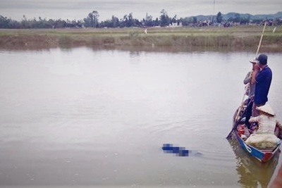 Phát hiện thi thể người đàn ông bị trói tay, chân nổi trên sông Bàn Thạch