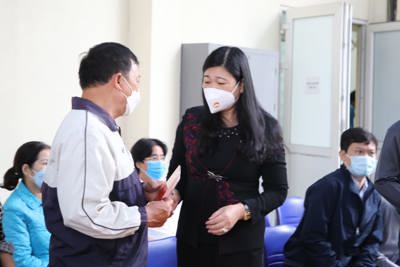 Chủ tịch Ủy ban MTTQ Hà Nội thăm hỏi gia đình bị nạn trong vụ cháy