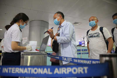 Kiến nghị tạm dừng khai báo y tế ở sân bay Tân Sơn Nhất