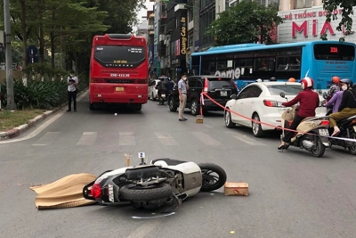 Hà Nội: Ô tô 45 chỗ va chạm xe SH, một phụ nữ thiệt mạng