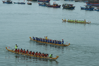 Quảng Bình: Sôi nổi lễ hội đua thuyền truyền thống trên sông Nhật Lệ 