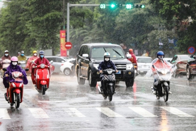 Hà Nội và nhiều địa phương vẫn mưa rét dù đã bước sang tháng 5
