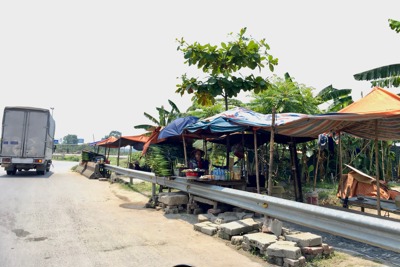 Huyện Sóc Sơn: Tái diễn vi phạm hành lang giao thông ven Quốc lộ 2