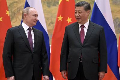 Nga - Trung "giải vây" trừng phạt tài chính của phương Tây