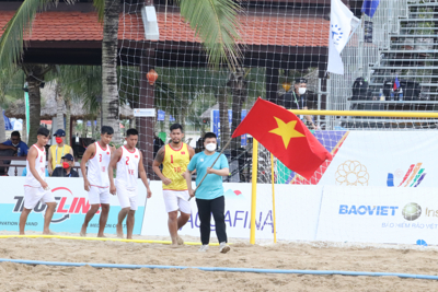 Đội tuyển bóng ném bãi biển nam Việt Nam tiến gần HCV SEA Games 31