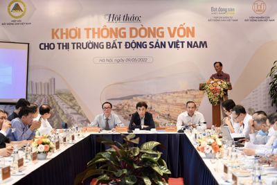 “Bắt sâu, nhổ cỏ” nhưng không chặn cửa huy động vốn bất động sản