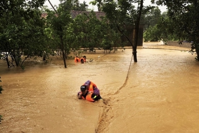 Lạng Sơn: Giải cứu nhiều người bị mắc kẹt do mưa lũ lớn bất thường