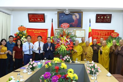 Chủ tịch UBND TP Chu Ngọc Anh chúc mừng Đại lễ Phật đản 2022