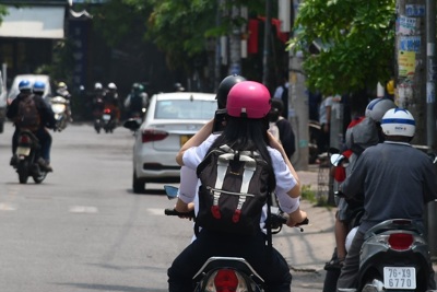 Quảng Ngãi: Báo động tình trạng học sinh đi xe máy đến trường