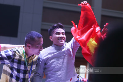 VĐV Hà Nội nhận bằng khen khi mở hàng huy chương cho đấu kiếm Việt Nam