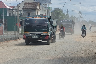 Hà Tĩnh: Xe chở đất, muôn nẻo lách luật